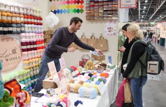 Stand maroquinerie Pigeoncoq sur le salon Créations & savoir-faire