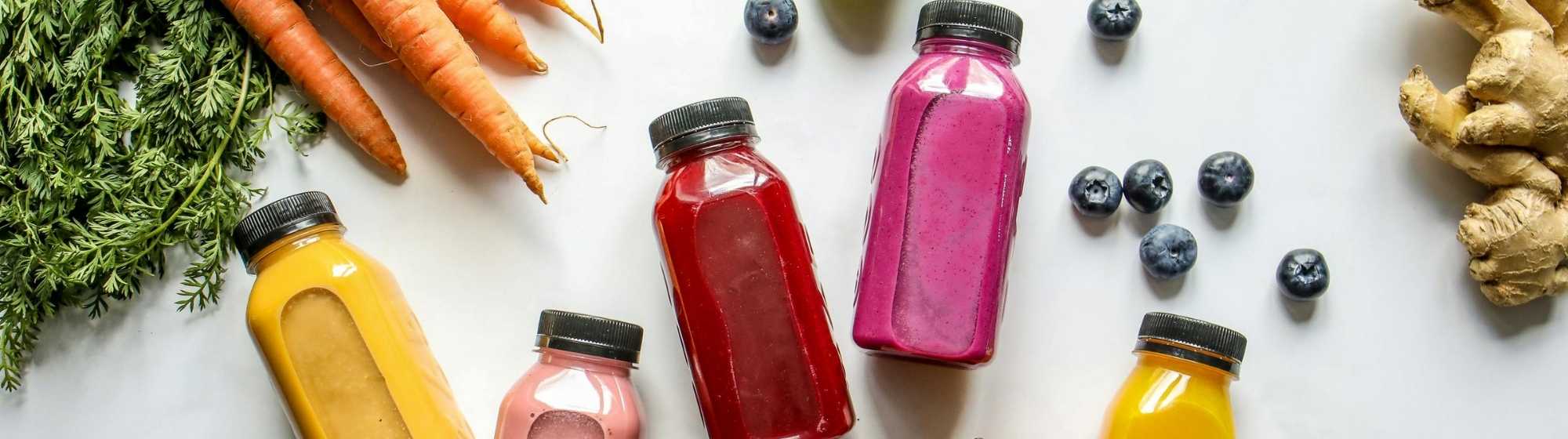Bannière de l'article de l'été 2024 pour préparer des cocktails bons pour la peau