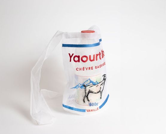 Packaging de yaourt brode a la main representant un pot de yaourt chevre sauvage vanille.