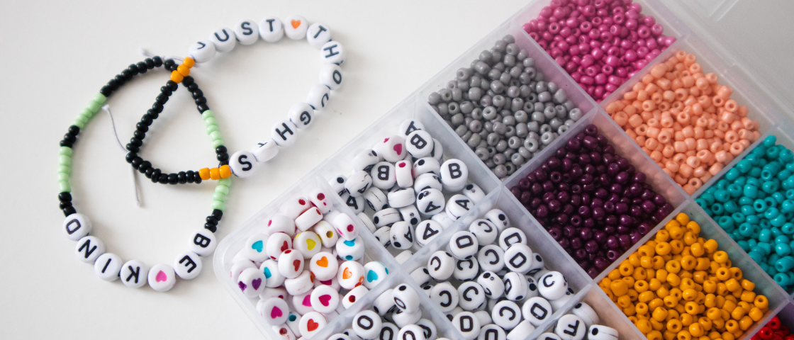 Bracelets en perles alphabet