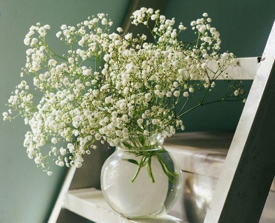 bouquet de gypsophile dans vase decoration mariage champetre romantique fleurs blanches