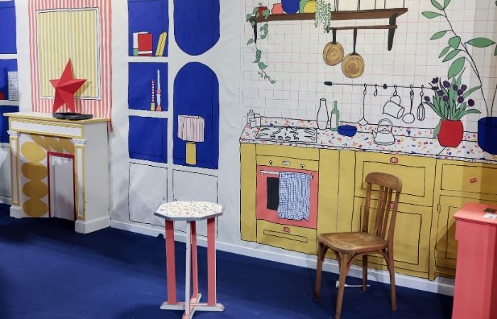 Pinceaux et pots de peinture