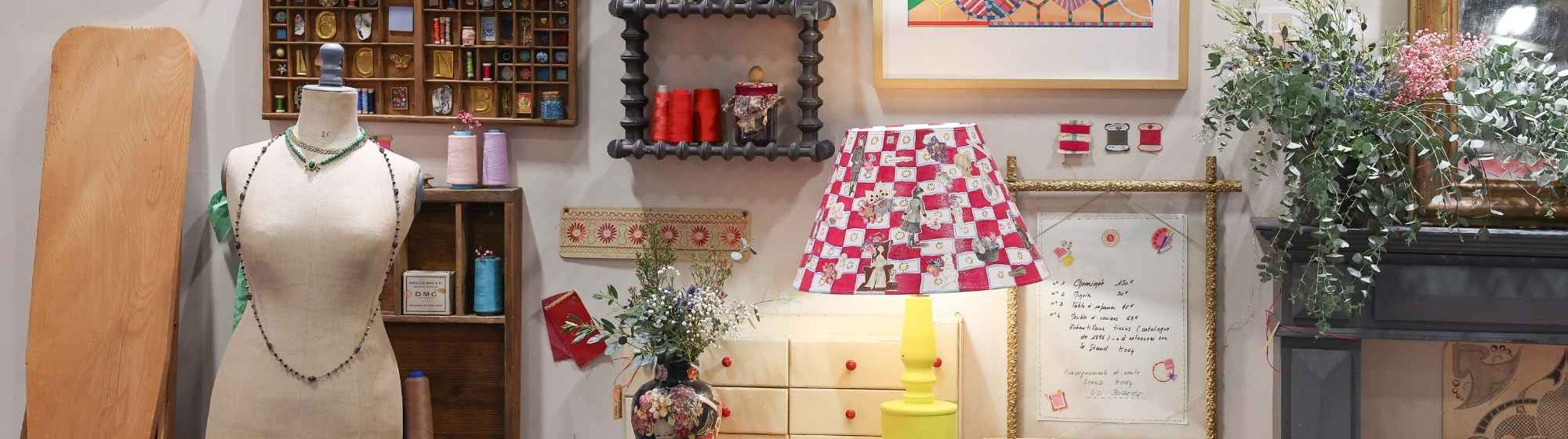 Broderie de fleur sur cercle