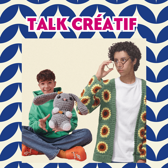 Visuel Talk Créatif présentant un jeune créateur tenant un lapin au crochet et une personne portant un gilet vert à motifs de tournesols.