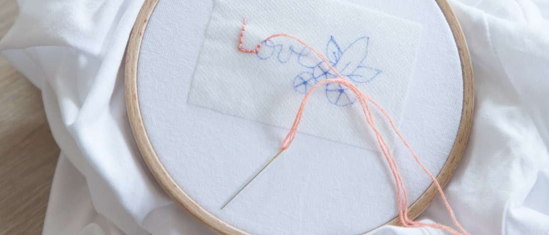 Tuto broderie love sur t-shirt avec tambours