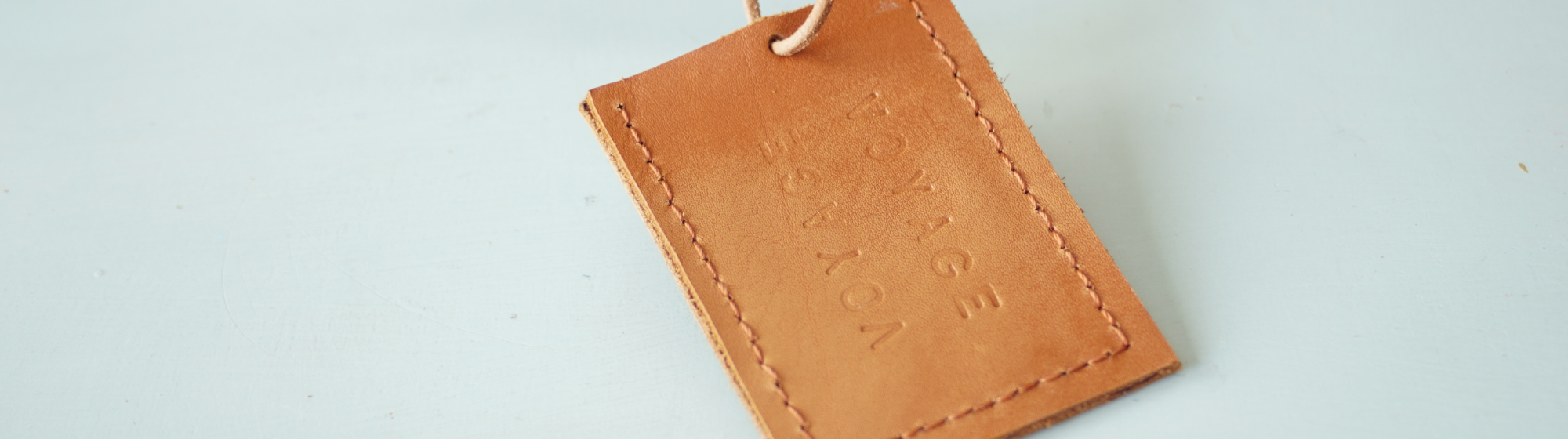Etiquette de voyage en cuir