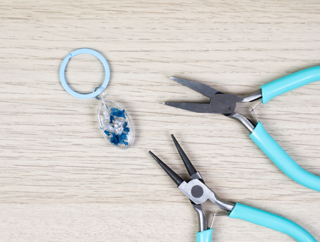 Step 4 of the UV resin key ring tutorial