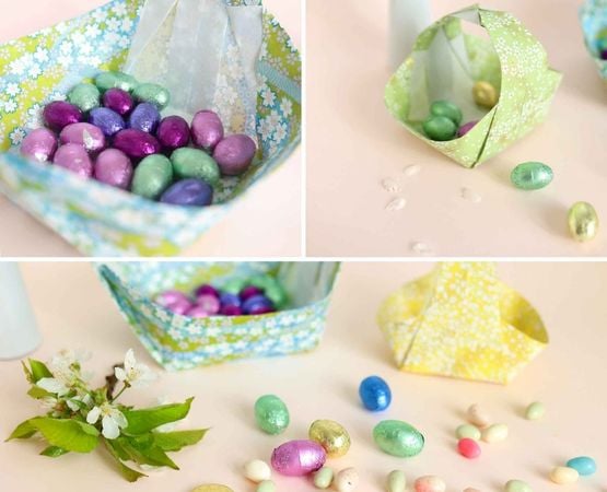 Paniers en origami remplis d’œufs de Pâques colorés sur une table décorée.
