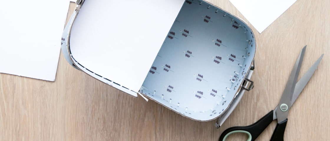 Matériels tuto DIY couture : papier, valisette et ciseaux