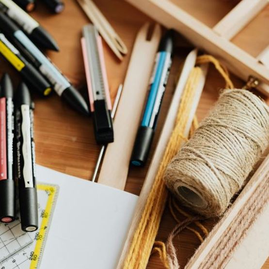 DIY upcycled furniture: a collection of buttons to create an original mosaic on the door 