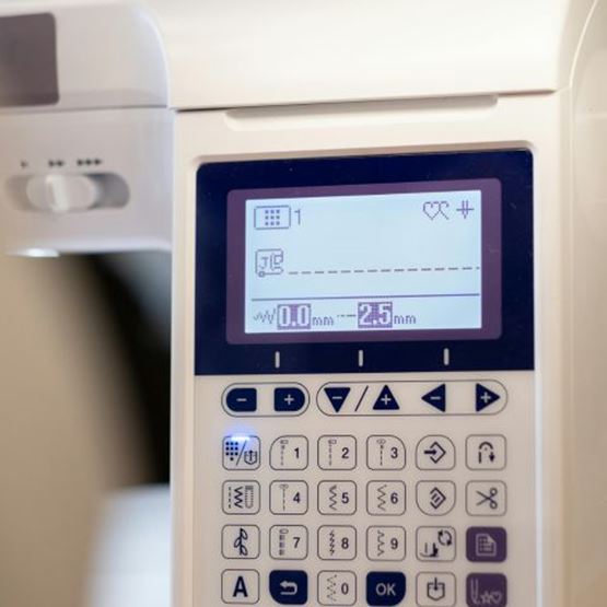 Machine à coudre électronique Janome