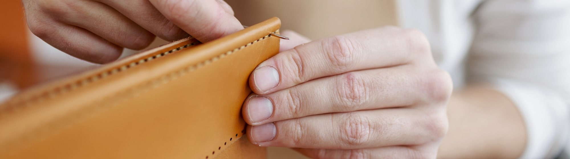  Couture à la main sur cuir 