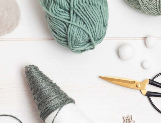 Création DIY en laine en forme de sapin pour Noël