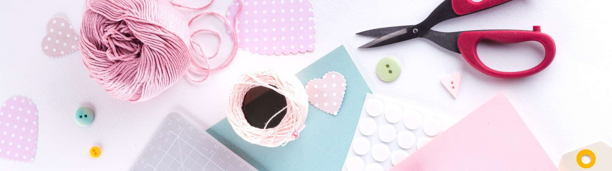 Pink balls of wool and scrapbooking for Valentine's Day