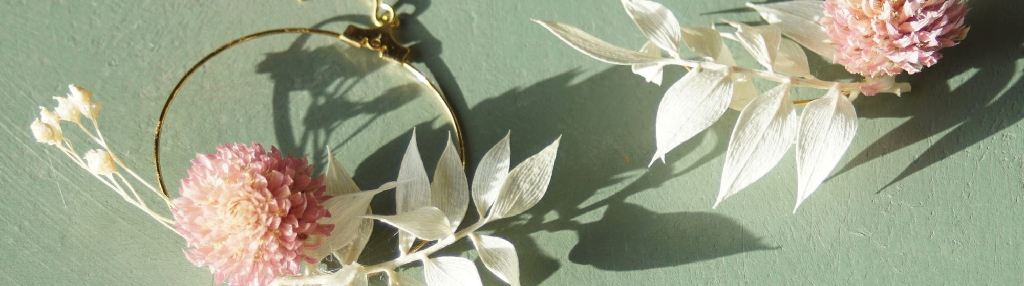 Bijoux en fleurs séchées